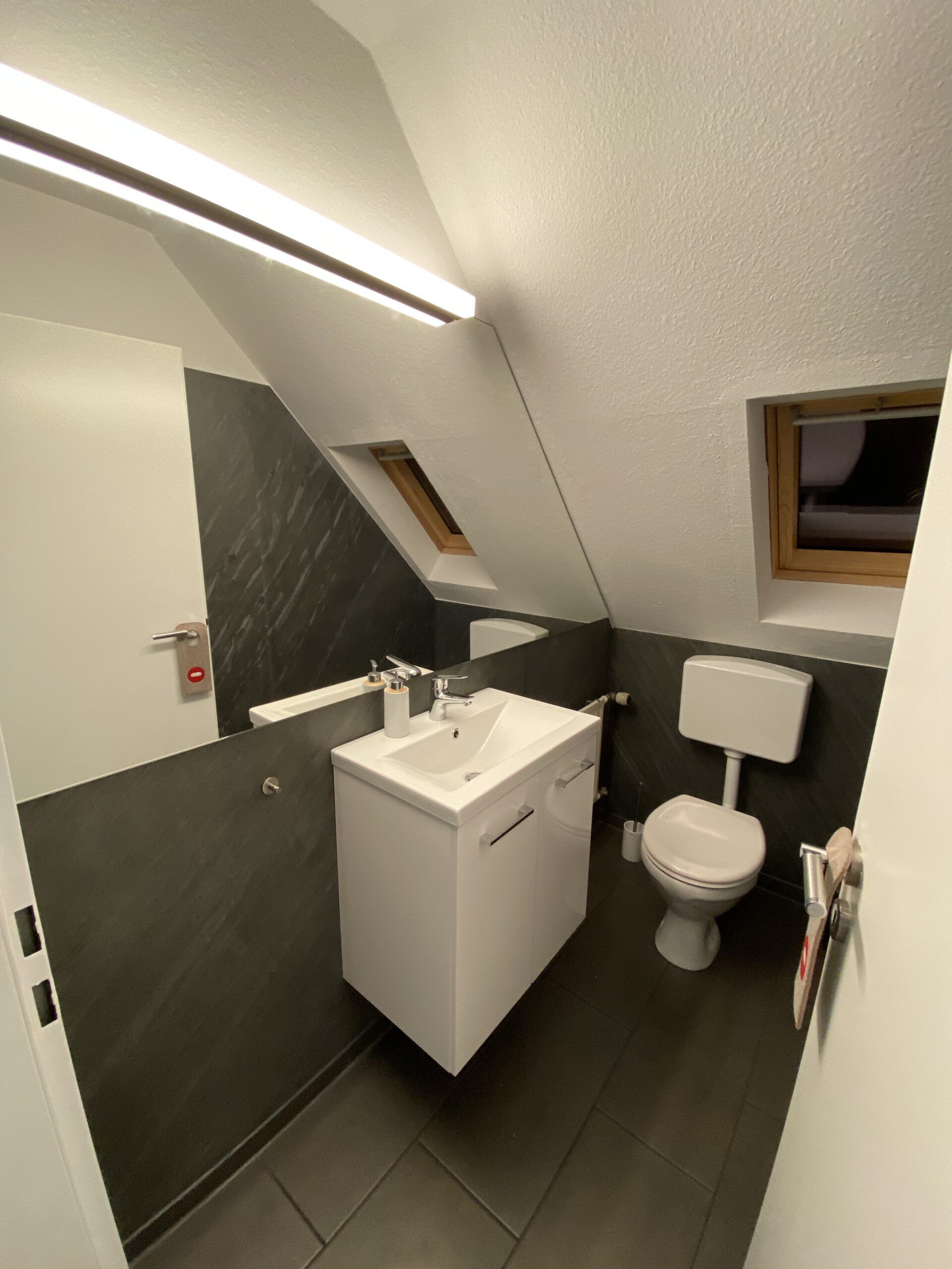 Eine Badezimmer mit echter Steinfläche  - Malermeister Marco Schubert | Wolfenbüttel