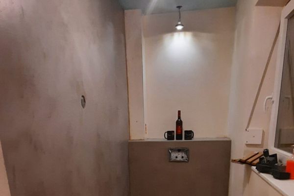 Verputzte Wand im Gäste WC