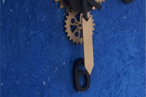 Reiner Kalkputz mit Ultramarinblau gefärbt und Moskauer Glas