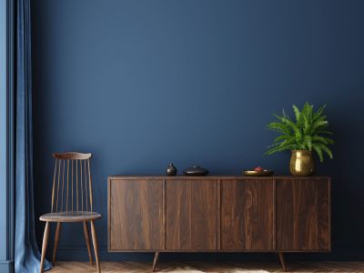 Farbbeschichtungen in einem Wohnraum mit blauer Wand - Malermeister Marco Schubert | Wolfenbüttel