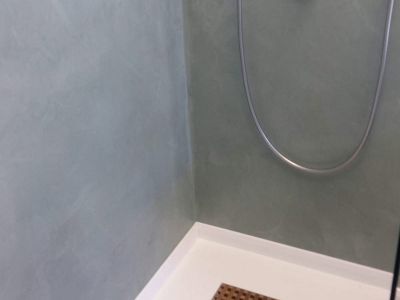 Mikrozement in einem Badezimmer/Duschbereich- Malermeister Marco Schubert | Wolfenbüttel