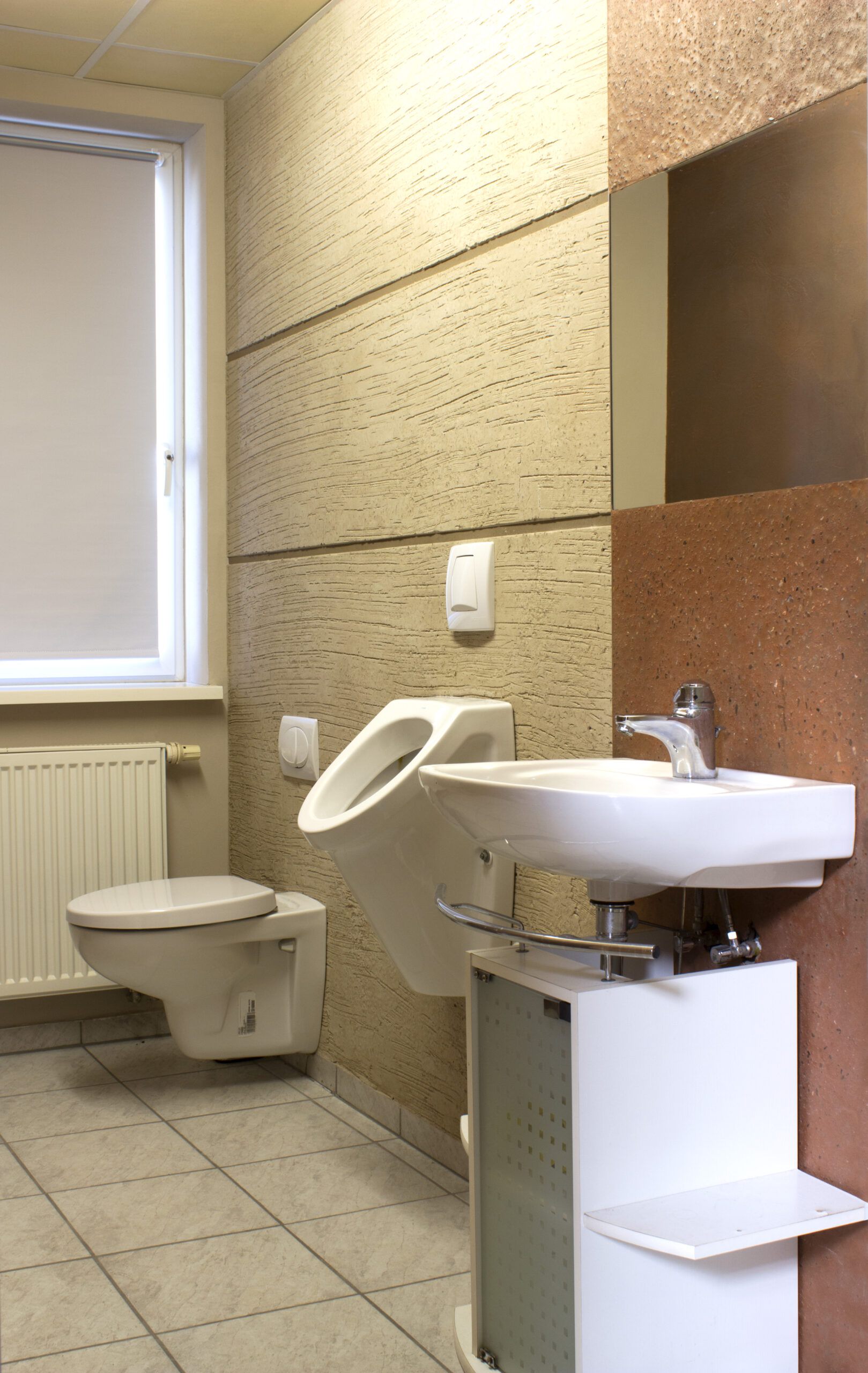 Ein Badezimmer einer Lehmwand  - Malermeister Marco Schubert | Wolfenbüttel