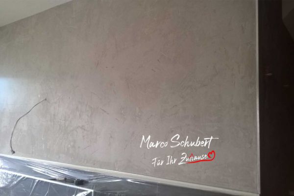 Kalkputz an einer Wand im Badezimmer