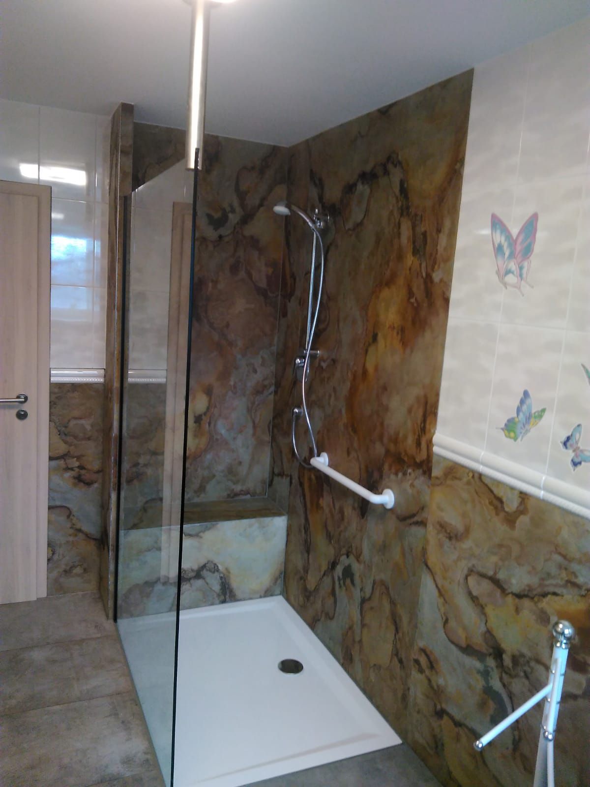 Eine Duschkabine aus echter Steinfläche  - Malermeister Marco Schubert | Wolfenbüttel