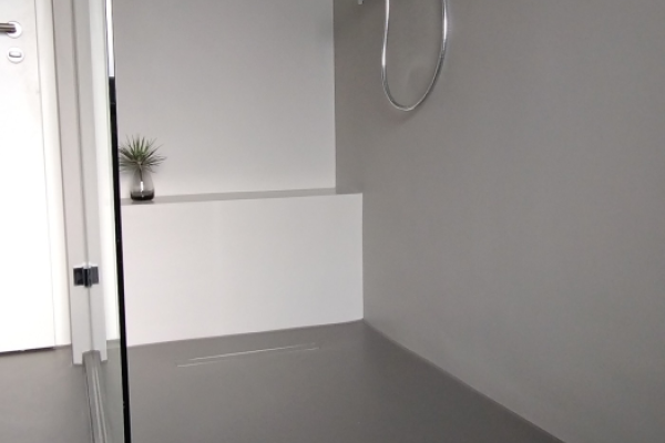 Sie sehen eine fugenlose Dusche