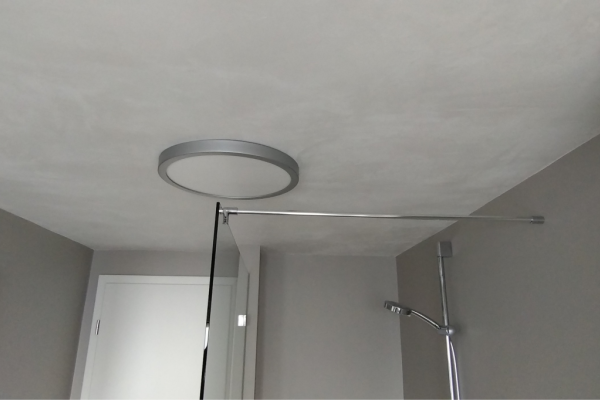 Sie sehen ein fugenloses Bad